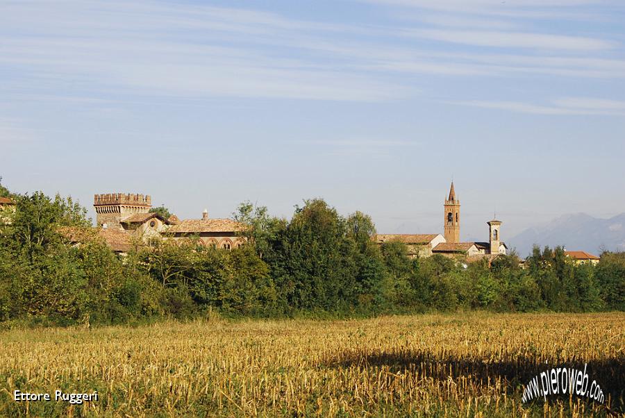 15 - il castello e i campanili di Marne.JPG